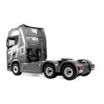Scania 770 S Zugmaschine + Tieflader-Sattelauflieger 6x4 1:18 RTR silber