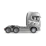 Scania 770 S Zugmaschine + Tieflader-Sattelauflieger 6x4 1:24 RTR silber